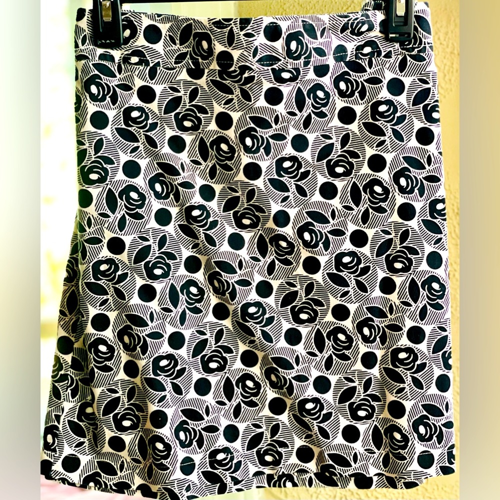 Ann Taylor LOFT Black & White Floral Pattern Skirt, Size 12